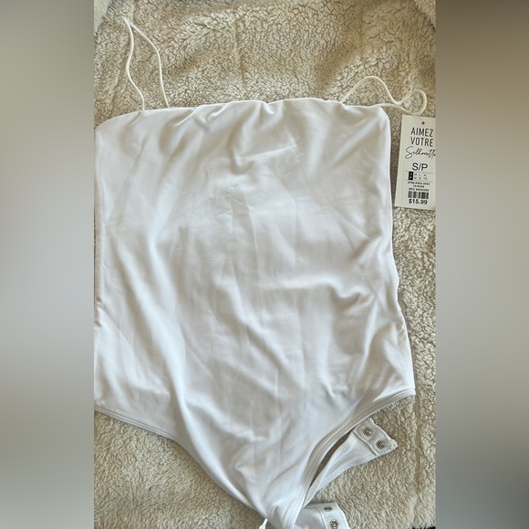 Sleeveless white bodysuit- - Picture 2 of 4
